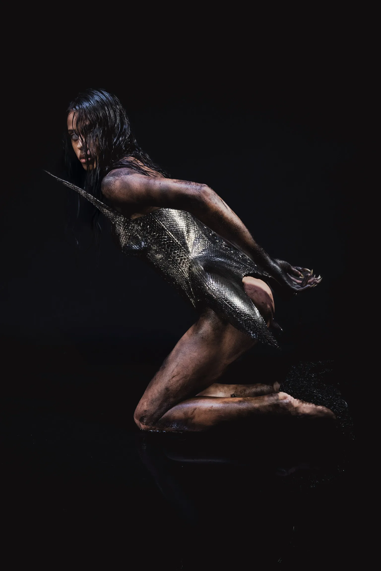 Editorial Monsoon Depths FW25 — sesión de moda editorial